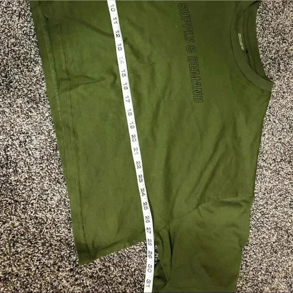 Supply & DEMAND GREEN OVERSIZED CROP TOP - Picture 4 of 8